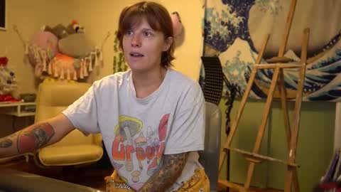 Snapshot of sushifox chatting on November 18, 2025, 6:23 pm online show from November 18, 2025, 6:23 pm