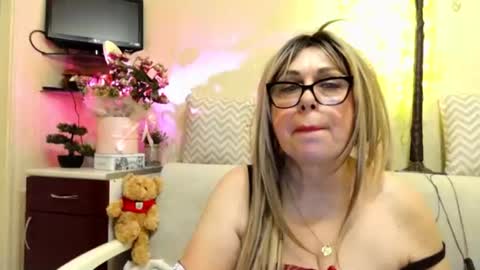 Snapshot of susiexnoreen chatting on June 21, 2026, 2:25 am SusiexNoreen online show from June 21, 2026, 2:25 am