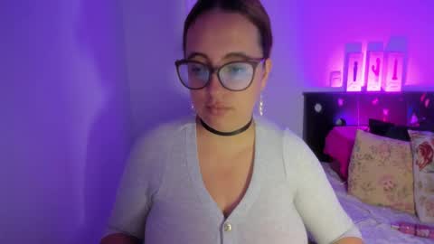 sussanmiller_ online show from February 24, 2025, 1:21 pm