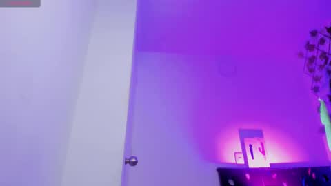 sussanmiller_ online show from February 27, 2025, 12:13 pm