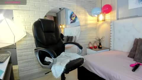 Snapshot of sussy__stone chatting on May 26, 2026, 12:01 pm online show from May 26, 2026, 12:01 pm
