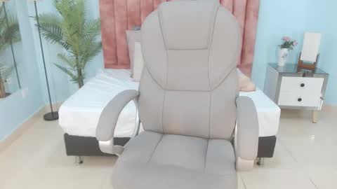 sussy leon online show from November 20, 2025, 3:50 am