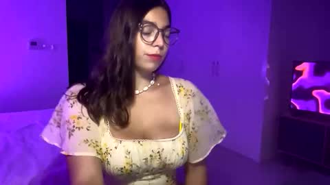 susyli online show from October 17, 2025, 4:31 pm