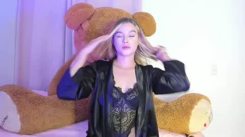 suzan__cooper2 online show from February 6, 2025, 2:33 am