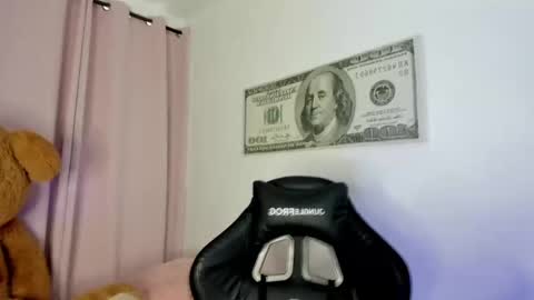 suzan__cooper2 online show from September 21, 2025, 6:20 pm