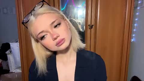 Snapshot of suzannabarmes chatting on June 22, 2026, 10:07 pm Stacy online show from June 22, 2026, 10:07 pm