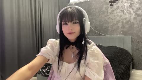 Snapshot of suziebanach chatting on March 31, 2026, 7:36 pm EmilySuonn online show from March 31, 2026, 7:36 pm