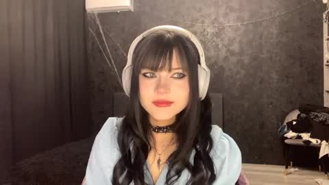 Snapshot of suziebanach chatting on April 9, 2026, 5:29 am EmilySuonn online show from April 9, 2026, 5:29 am