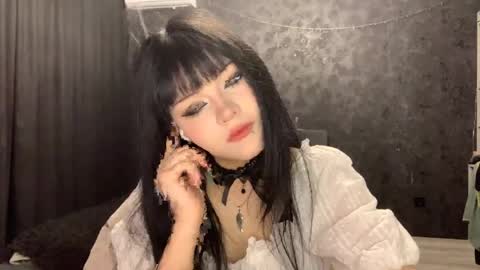 Snapshot of suziebanach chatting on April 21, 2026, 5:14 am EmilySuonn online show from April 21, 2026, 5:14 am