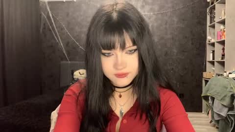 Snapshot of suziebanach chatting on April 27, 2026, 5:16 am EmilySuonn online show from April 27, 2026, 5:16 am