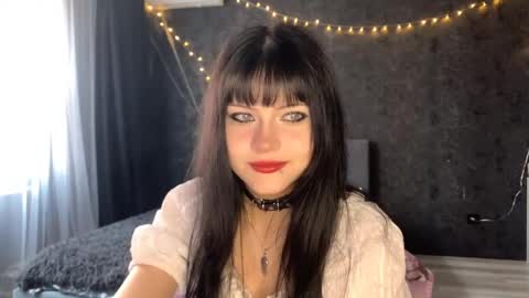Snapshot of suziebanach chatting on May 7, 2026, 5:35 am EmilySuonn online show from May 7, 2026, 5:35 am