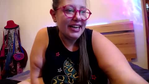 Snapshot of suziestardust chatting on January 15, 2026, 3:11 am suzie stardust online show from January 15, 2026, 3:11 am