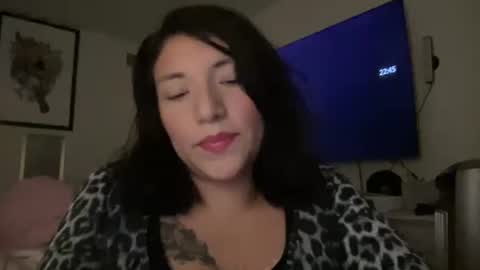 Snapshot of suzyishellawet chatting on October 23, 2025, 4:45 am Suzy online show from October 23, 2025, 4:45 am