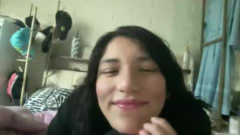 Snapshot of suzyishellawet chatting on November 15, 2025, 7:54 pm Suzy online show from November 15, 2025, 7:54 pm