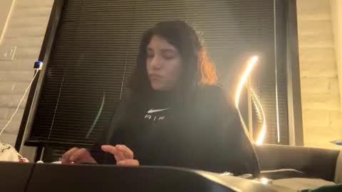 Snapshot of suzyishellawet chatting on November 22, 2025, 4:22 am Suzy online show from November 22, 2025, 4:22 am