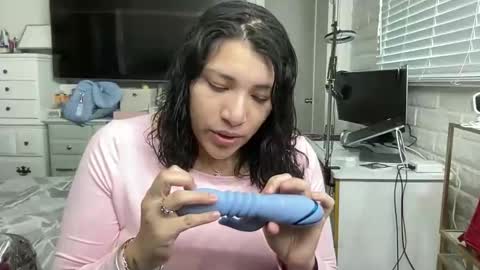 Snapshot of suzyishellawet chatting on December 14, 2025, 7:29 pm Suzy online show from December 14, 2025, 7:29 pm