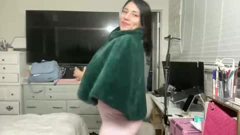 Snapshot of suzyishellawet chatting on January 9, 2026, 5:21 am Suzy online show from January 9, 2026, 5:21 am