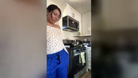 Snapshot of suzyishellawet chatting on March 12, 2026, 6:25 pm Suzy online show from March 12, 2026, 6:25 pm