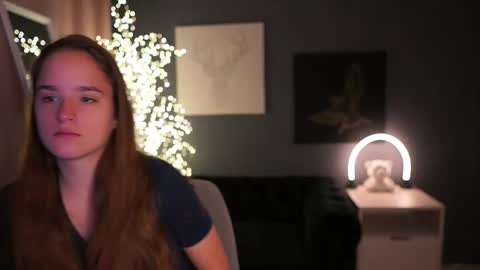 Snapshot of suzysky chatting on June 11, 2026, 8:01 am SuzySky online show from June 11, 2026, 8:01 am