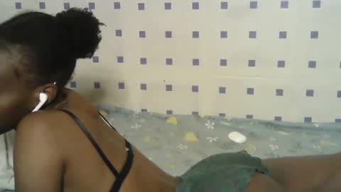 Snapshot of suzziey chatting on January 7, 2025, 11:58 am suzziey online show from January 7, 2025, 11:58 am