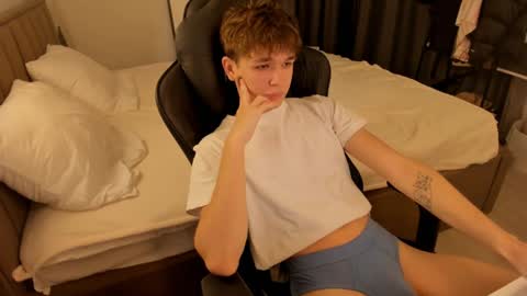 Snapshot of sw33theart_b0y chatting on December 30, 2024, 2:53 am Nate 3 online show from December 30, 2024, 2:53 am