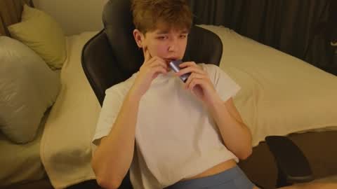 Snapshot of sw33theart_b0y chatting on January 4, 2025, 2:14 am Nate 3 online show from January 4, 2025, 2:14 am