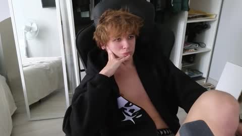 Snapshot of sw33theart_b0y chatting on October 9, 2025, 7:28 am Nate 3 online show from October 9, 2025, 7:28 am