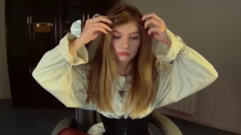 Eva online show from October 15, 2025, 1:33 pm