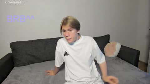 Snapshot of swag_mua chatting on November 1, 2025, 6:21 pm Swen online show from November 1, 2025, 6:21 pm