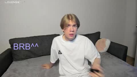 Snapshot of swag_mua chatting on November 4, 2025, 2:32 am Swen online show from November 4, 2025, 2:32 am