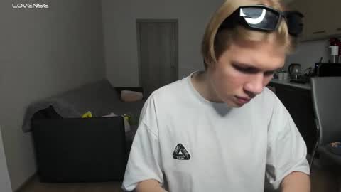 Snapshot of swag_mua chatting on November 26, 2025, 1:56 pm Swen online show from November 26, 2025, 1:56 pm