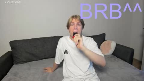 Snapshot of swag_mua chatting on November 27, 2025, 3:08 am Swen online show from November 27, 2025, 3:08 am