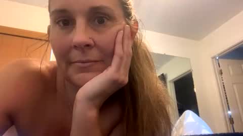 Snapshot of swankyjo chatting on October 30, 2025, 9:15 pm LADY LUV online show from October 30, 2025, 9:15 pm