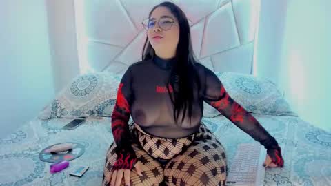 Nikki model independent online show from December 4, 2025, 1:15 am