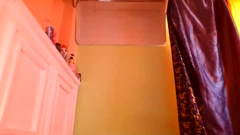 sweet52537 online show from April 6, 2026, 7:31 am