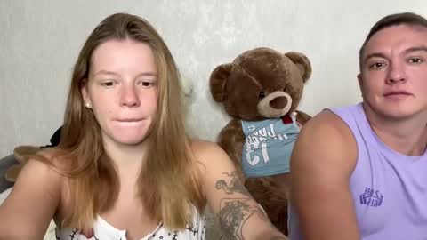 Mia and Robert online show from September 29, 2025, 7:13 am