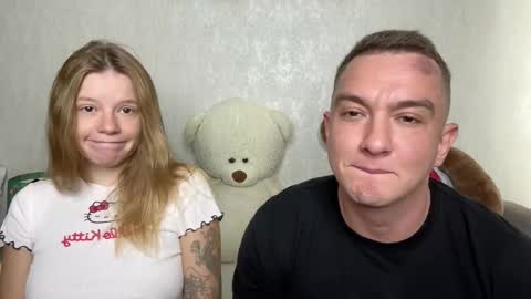 Mia and Robert online show from October 3, 2025, 6:21 am