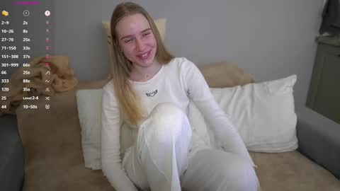 Snapshot of sweet__michelle chatting on December 17, 2025, 9:32 pm Michelle online show from December 17, 2025, 9:32 pm