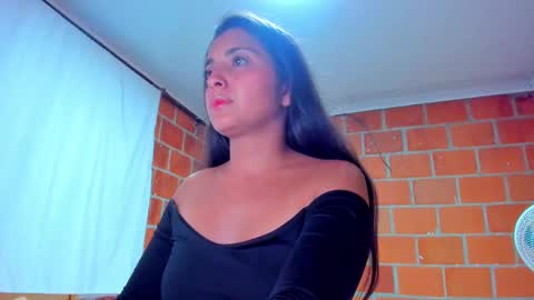 Snapshot of sweet_and_hot_alaia chatting on September 26, 2025, 3:43 am sweet and hot alaia online show from September 26, 2025, 3:43 am