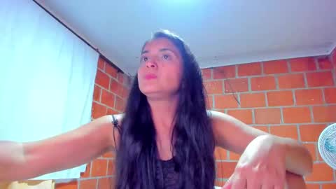 Snapshot of sweet_and_hot_alaia chatting on September 28, 2025, 5:02 am sweet and hot alaia online show from September 28, 2025, 5:02 am