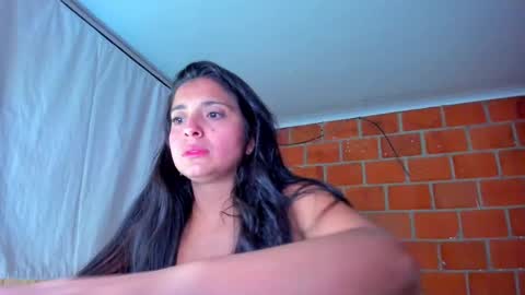 Snapshot of sweet_and_hot_alaia chatting on October 9, 2025, 5:49 am sweet and hot alaia online show from October 9, 2025, 5:49 am