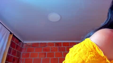 Snapshot of sweet_and_hot_alaia chatting on October 15, 2025, 5:51 am sweet and hot alaia online show from October 15, 2025, 5:51 am