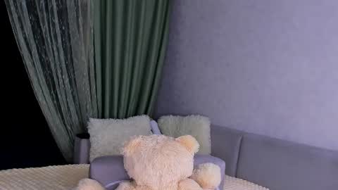 Snapshot of sweet_barbe chatting on June 18, 2026, 4:00 pm Alice online show from June 18, 2026, 4:00 pm