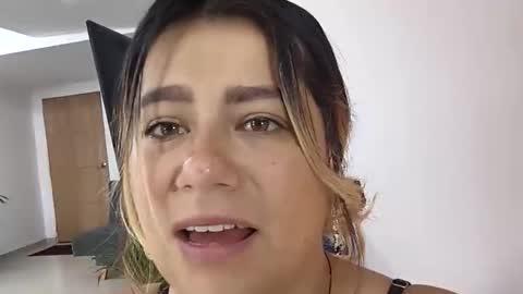 Bella Valery online show from April 14, 2026, 1:28 pm