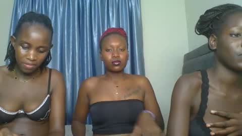 Camila online show from December 16, 2025, 11:21 pm