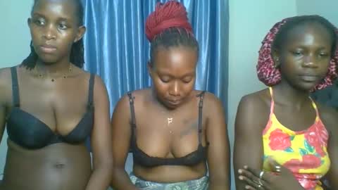 Camila online show from December 21, 2025, 4:25 pm