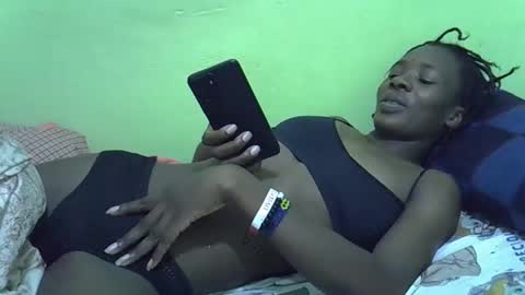 sweet_candie01 online show from November 24, 2025, 3:45 pm