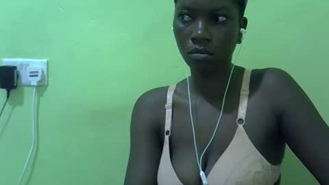 sweet_cherie1 online show from April 12, 2026, 11:21 pm