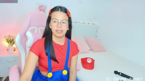 sweet_dania_ online show from October 11, 2025, 4:33 am