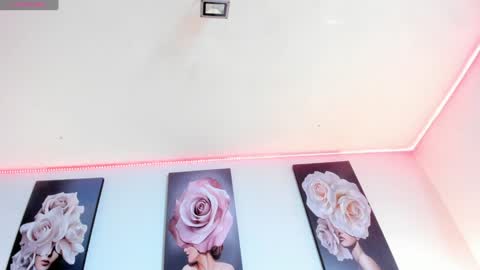 Snapshot of sweet_dreamses chatting on December 1, 2024, 4:29 pm Kendra online show from December 1, 2024, 4:29 pm